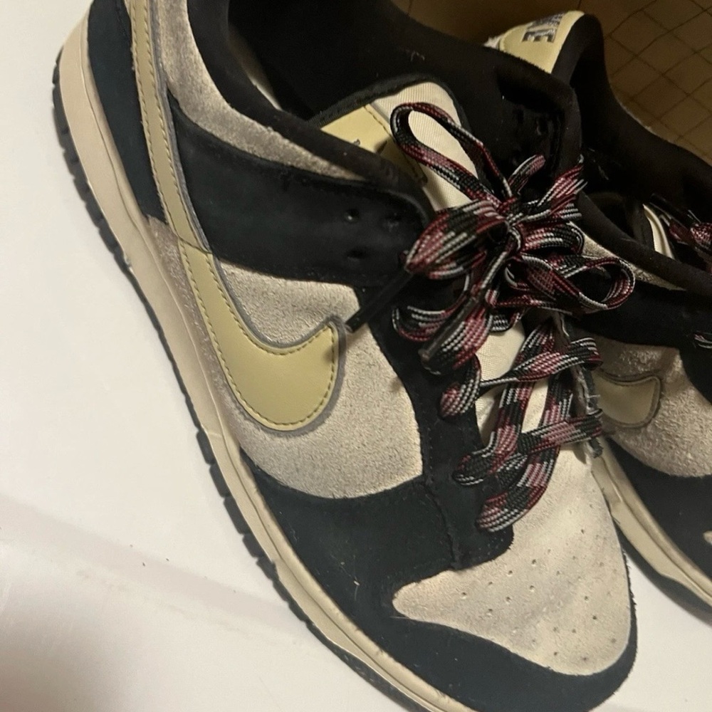 Nike Athletic Shoes Black and Cream